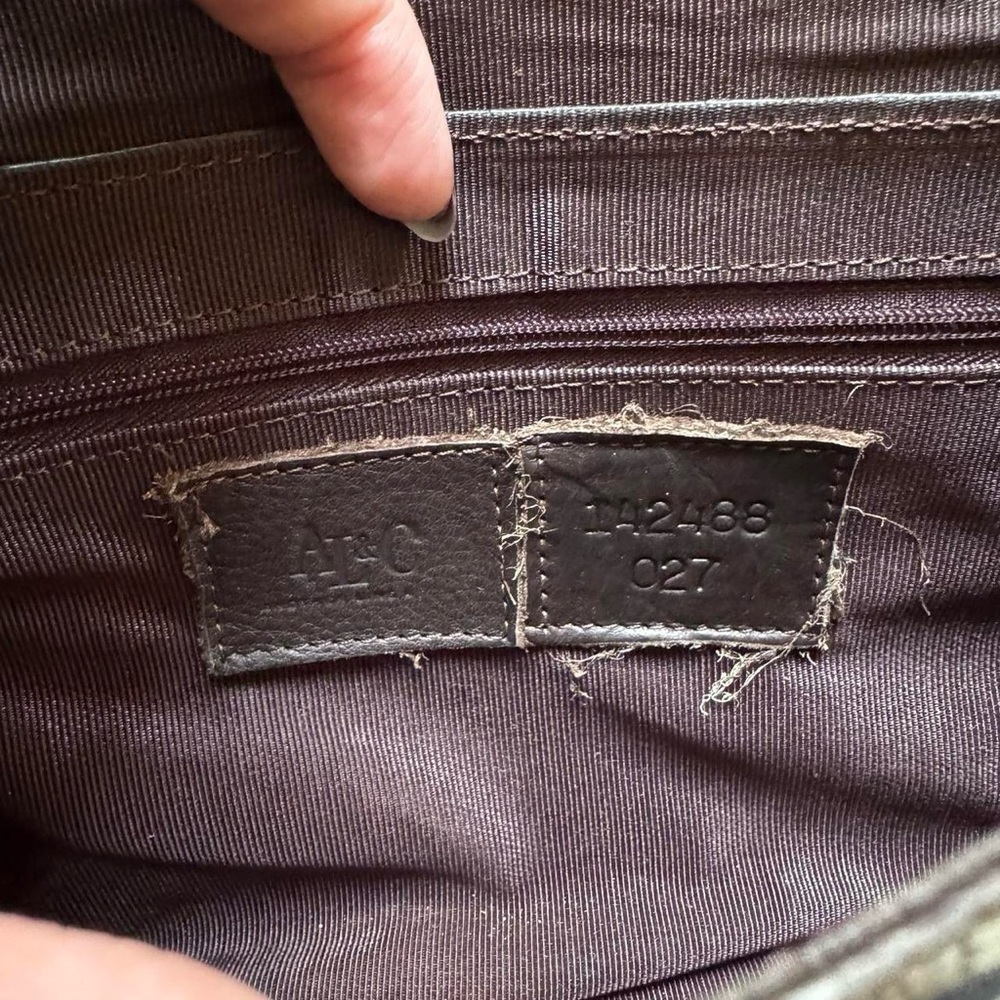 brown embossed leather shoulder / hangbag - Picture 2 of 7